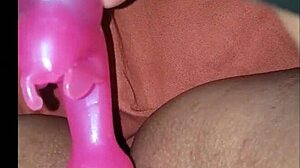 Amateur wife gets off on couch with her sexy friend