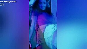 Amateur milf gets high on spun music