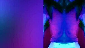 Amateur milf gets high on spun music